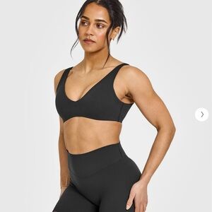 SOFTMOTION™ SCOOP BACK BRALETTE WITH WHITE LOGO COLOR SOFT BLACK
